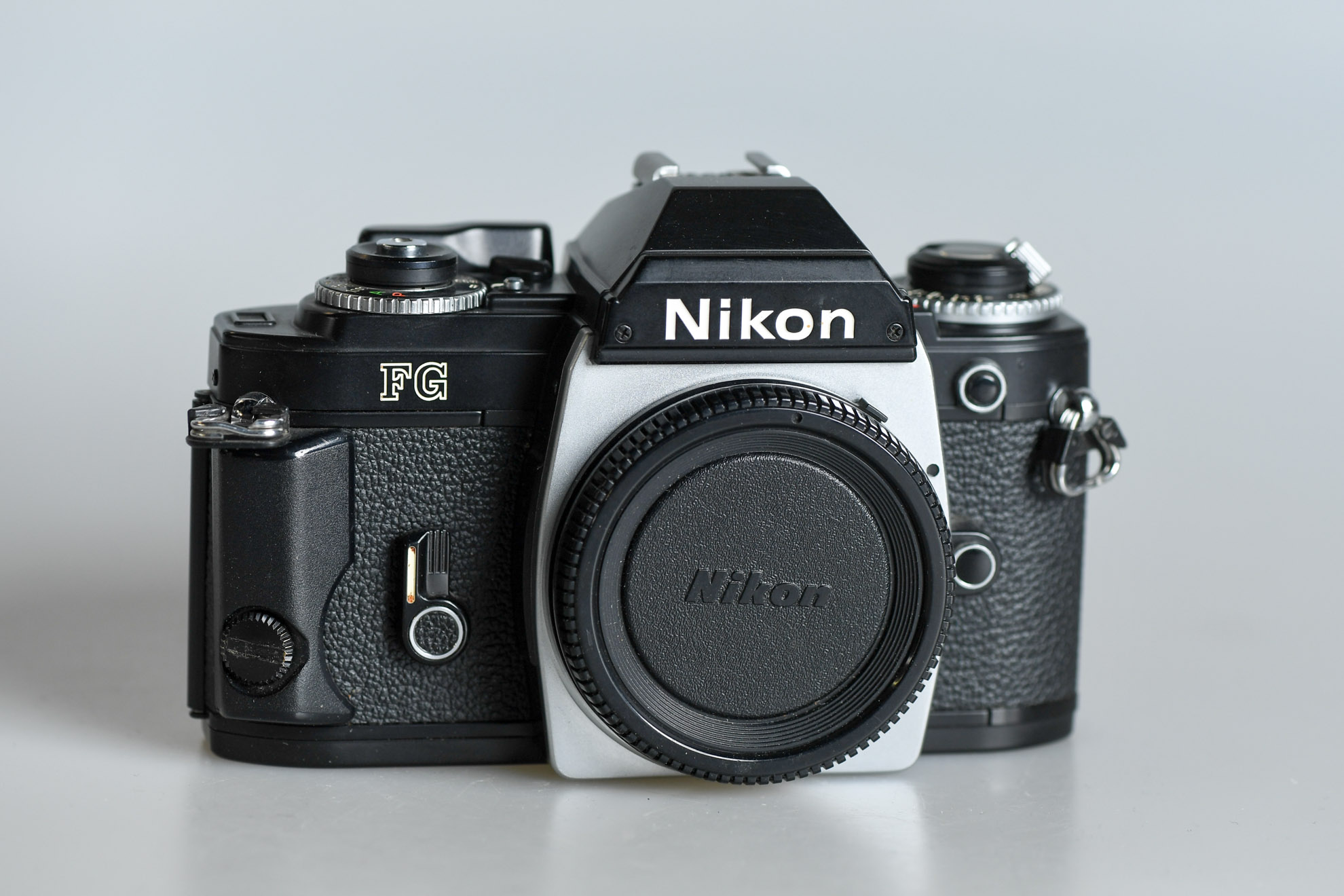 Nikon FG - black "PANDA" - Top Zustand (0197)