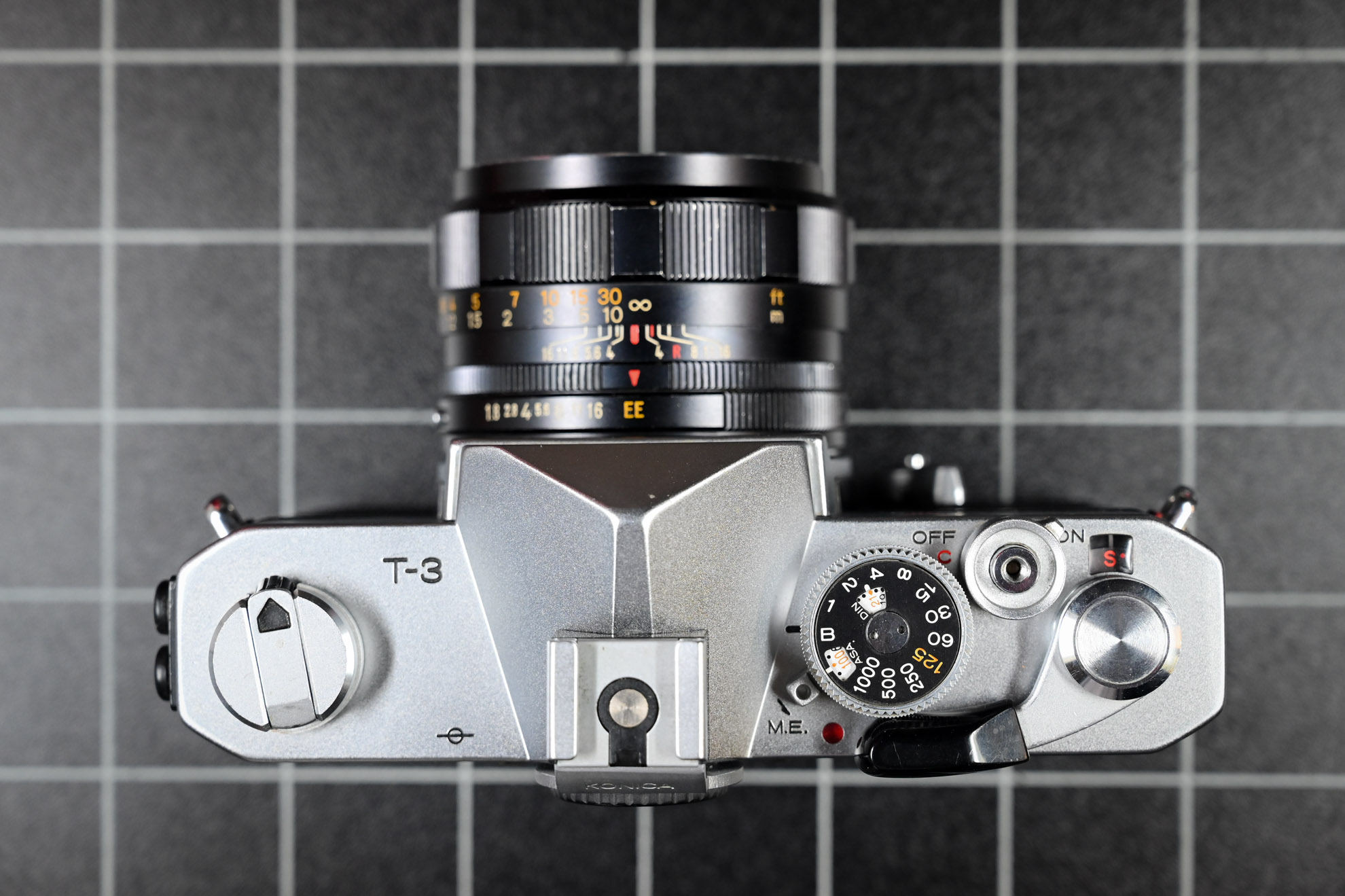 Konica Autoreflex T3 - silber mit Hexanon AR 52/1.8