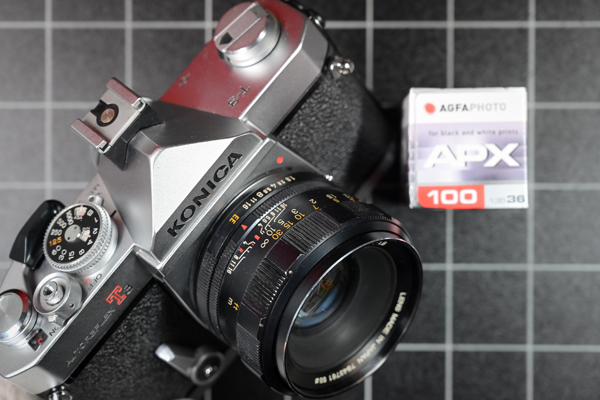 Konica Autoreflex T3 - silber mit Hexanon AR 52/1.8