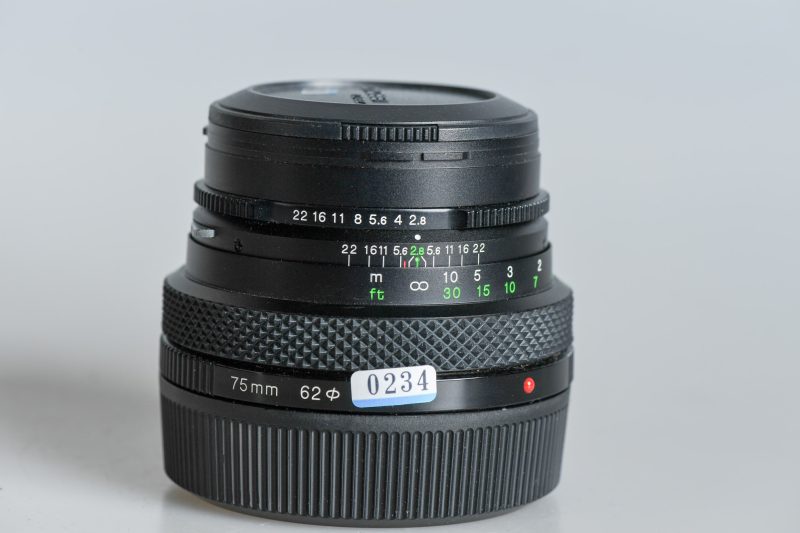 Zenza Bronica Zenzanon EII 75mm f/2.8 für Bronica ETR Seitenansicht