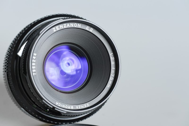 Zenza Bronica Zenzanon EII 75mm f/2.8 für Bronica ETR Frontansicht Zenza Bronica Zenzanon EII 75mm f/2.8 für Bronica ETR Frontansicht