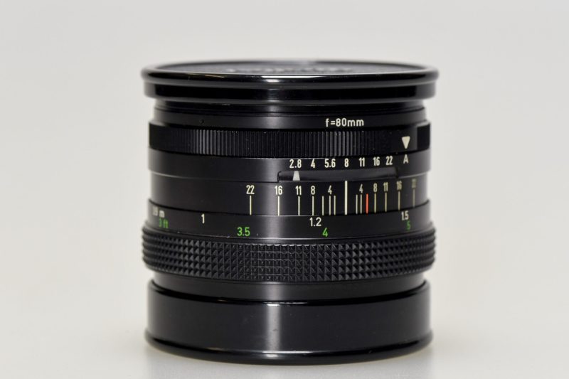 Rollei HFT Planar 80mm f/2.8 für Rolleiflex 6000 Serie Seitenansicht Rollei HFT Planar 80mm f/2.8 für Rolleiflex 6000 Serie Seitenansicht