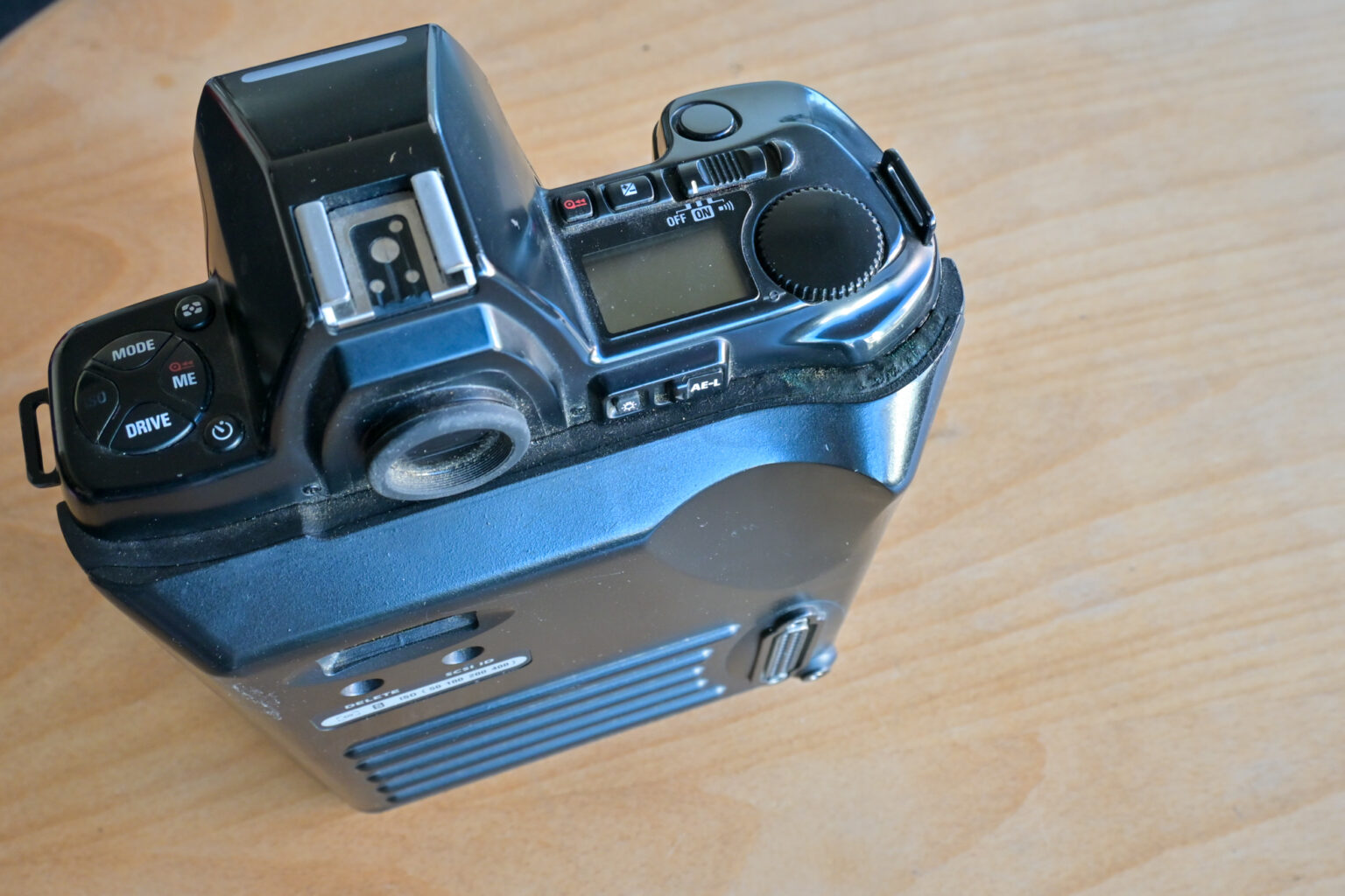 Als Digitalfotografie noch Neuland war. Nikon mit Kodak's DSC200ci und SCSI von 1992. Mit 1.5Mpix Auflösung