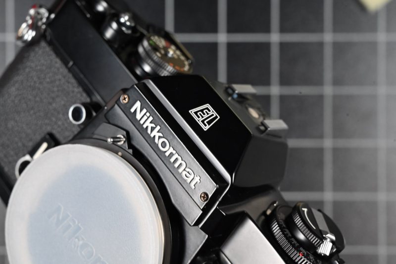 Nikon Nikkormat EL black schraeg vorne Nikon Nikkormat EL black schraeg vorne