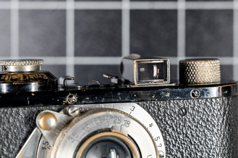 Detailansicht von Sucher und der Leica I Model A 1931. Detailansicht von Sucher und der Leica I Model A 1931.